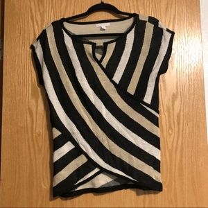 New York & Co short sleeve sweater Size small